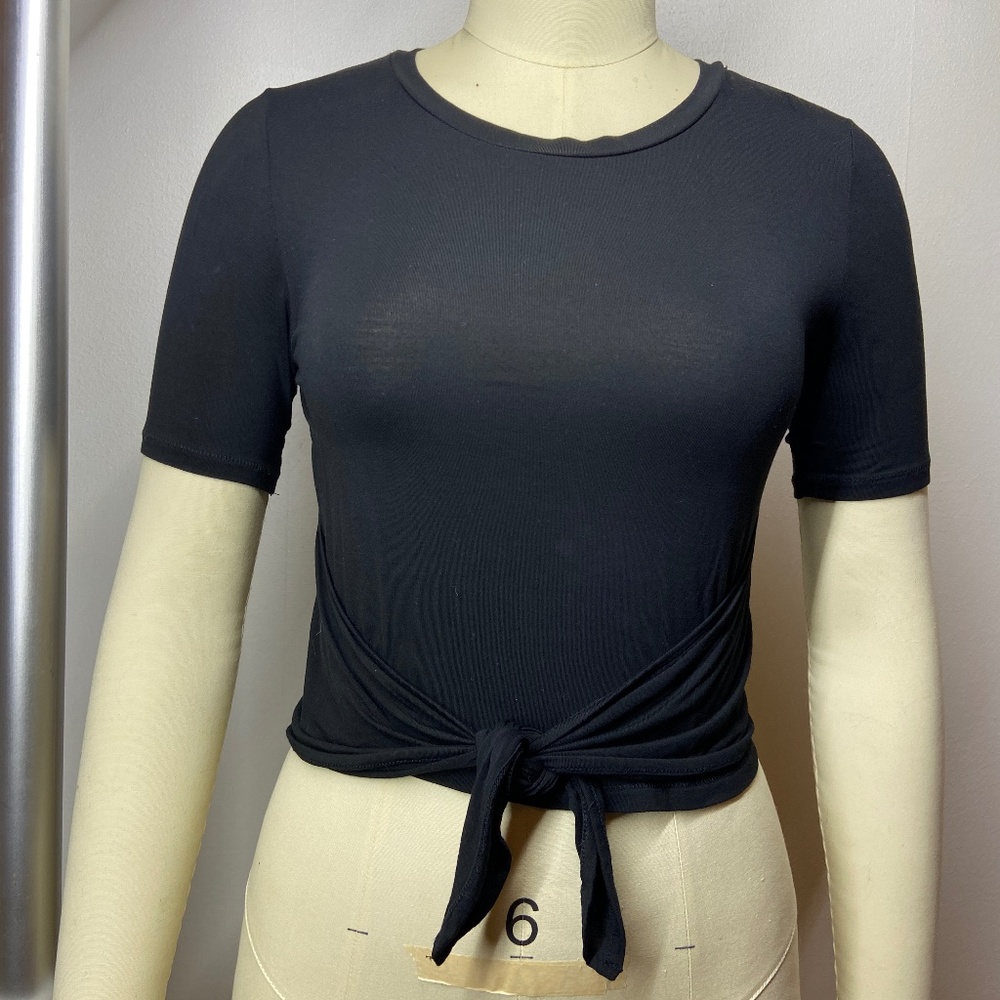 Wilfred (Aritzia) Black Knit Tie Front Tee - Size S